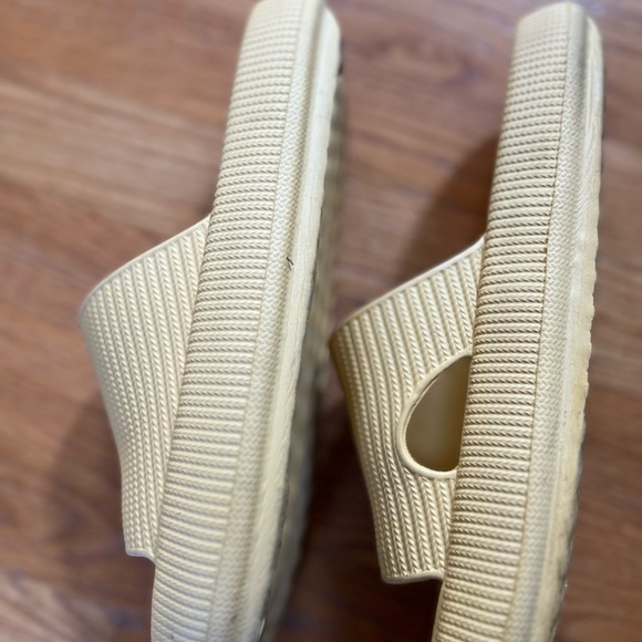 Cloud Sandals - Picture 3 of 6